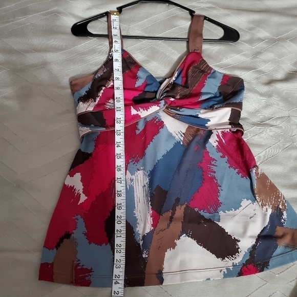 BCBG MaxAzria Women's M Multicolor Twist Front V-Neck Tank Top NWOT - Picture 13 of 13